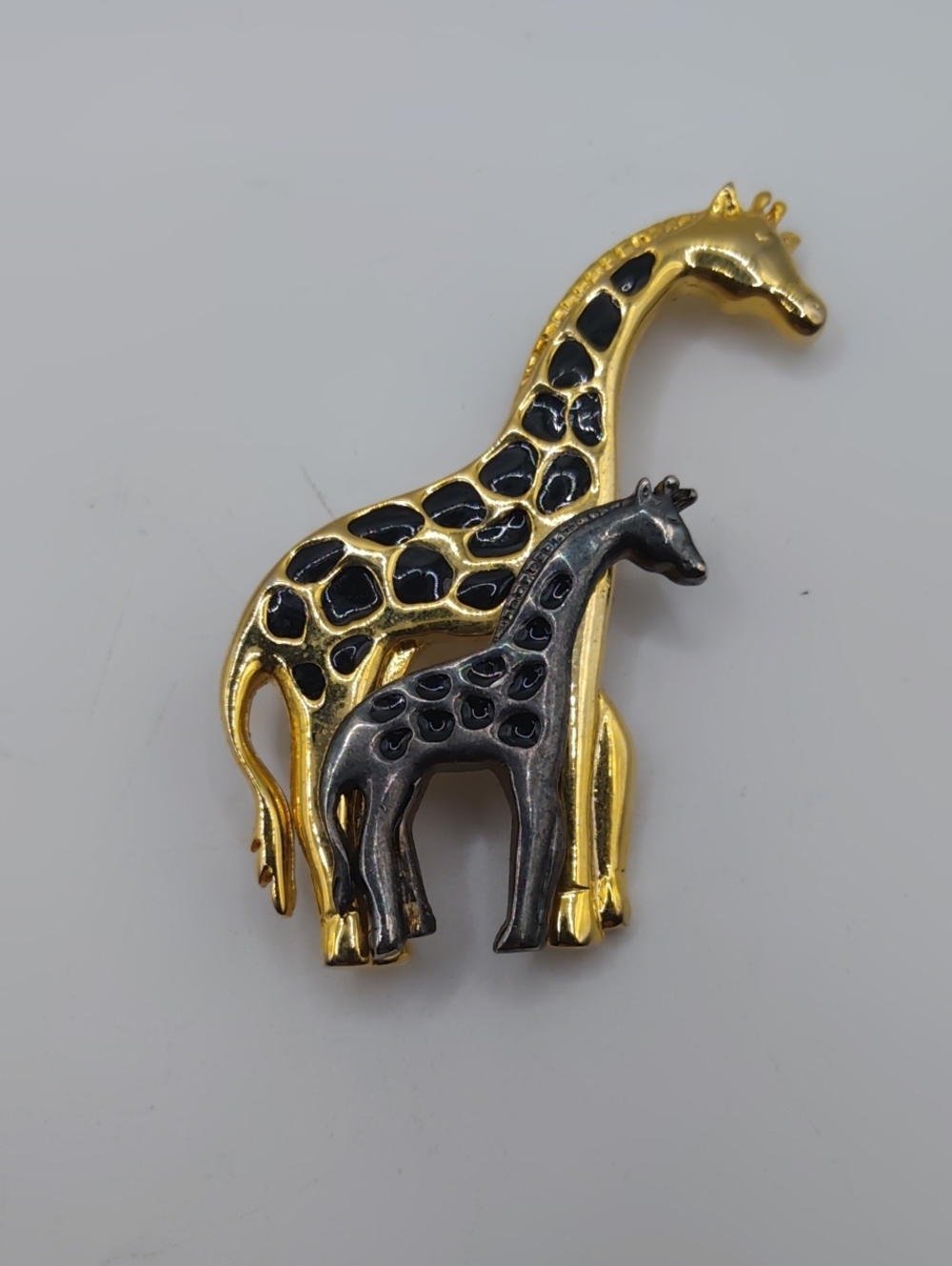 Tonya Creations Momma and Baby Giraffe Brooch